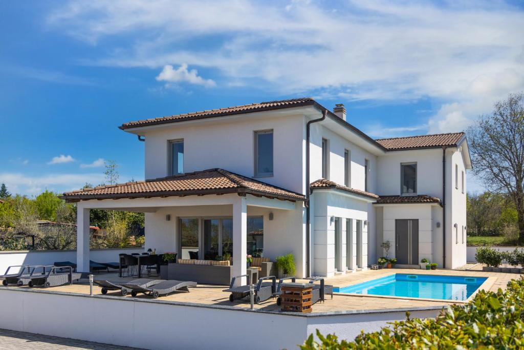 Πισίνα στο ή κοντά στο Villa Bel with pool