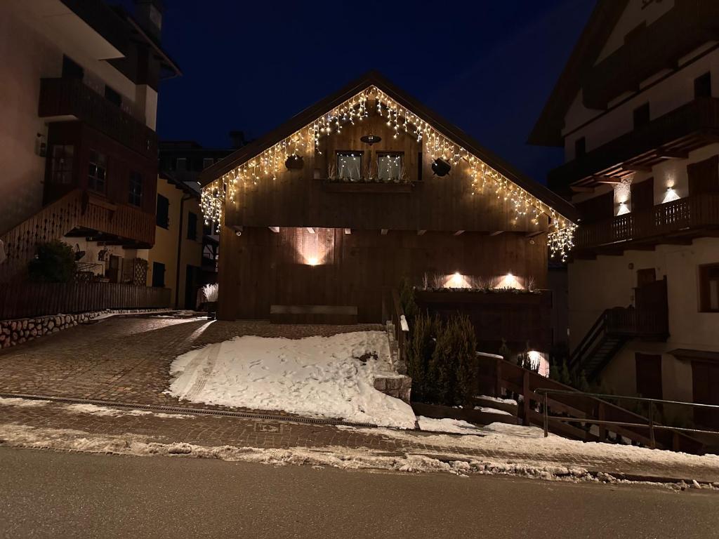 Budova, kde se chata nachází