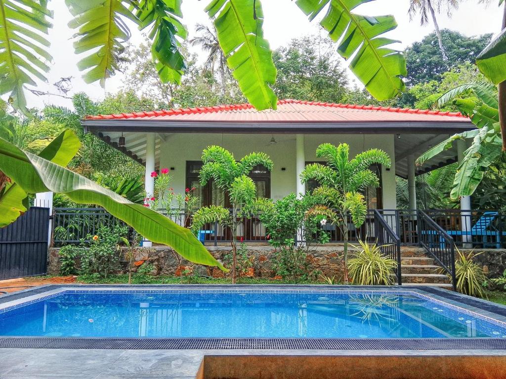 Kolam renang di atau dekat dengan White Villa Goyambokka
