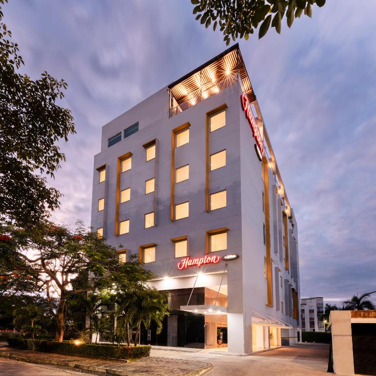 ヨパルにあるHampton By Hilton Yopalのホテル入口