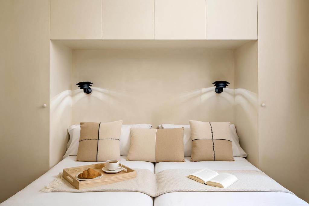 The Boulevard by Aspasios - Resim 4