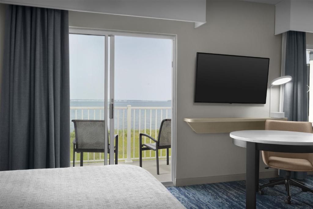 Hampton Inn & Suites Ocean City Bayfront-Convention Center photo