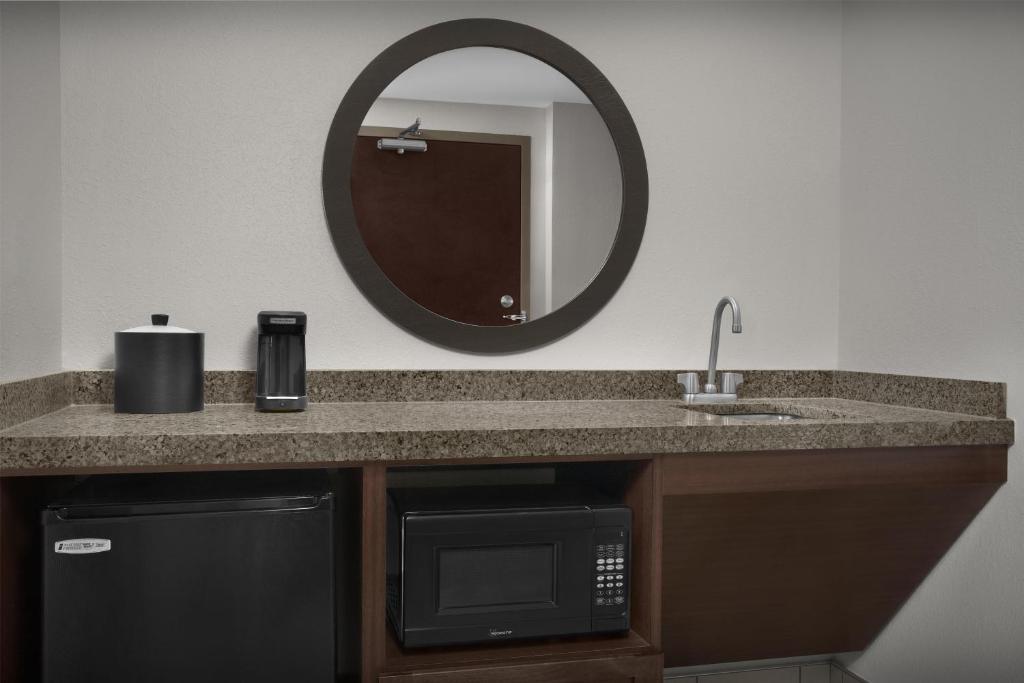 Hampton Inn & Suites Ocean City Bayfront-Convention Center photo