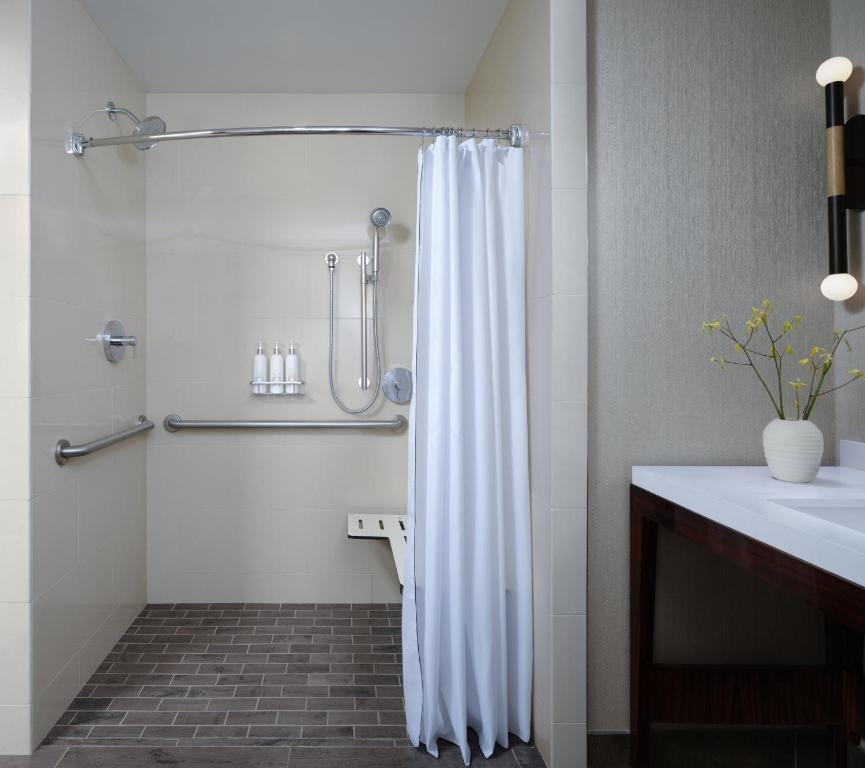 Kimpton Hotel Palomar Phoenix Cityscape by IHG photo