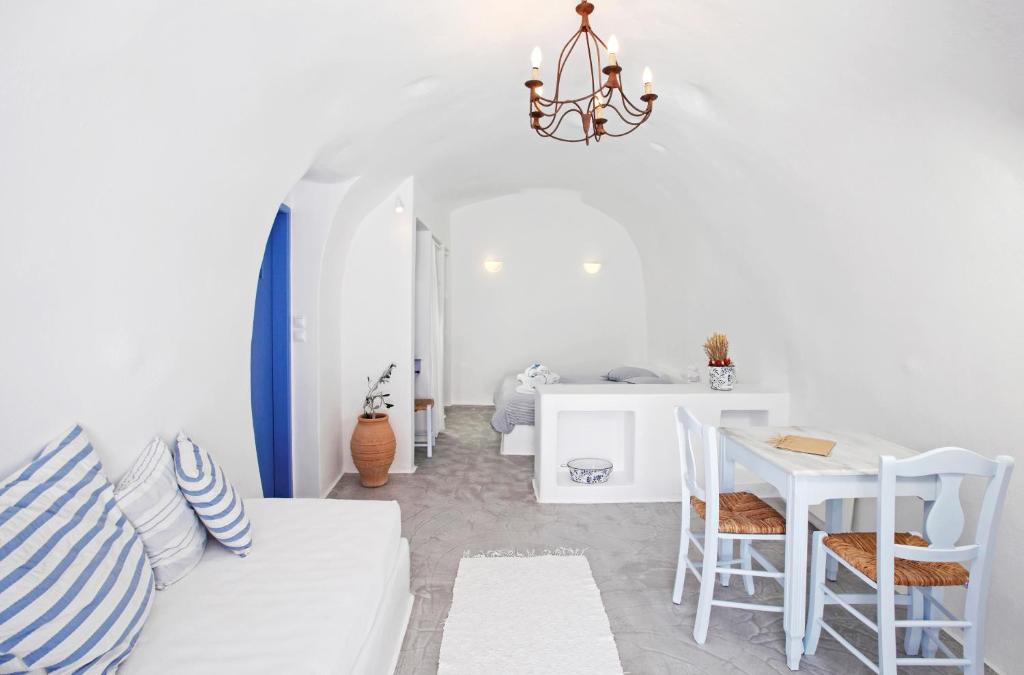 Aghios Artemios Traditional Houses - 11