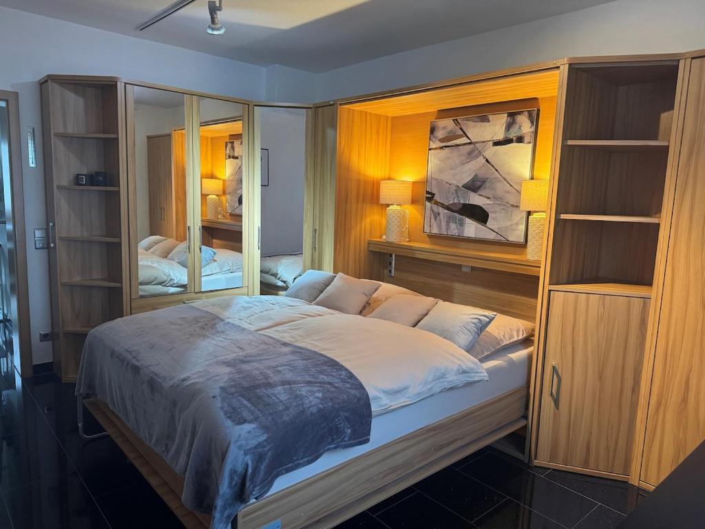 a bedroom with a large bed in a room at Exclusives Apartment in Essen Rüttenscheid in Essen