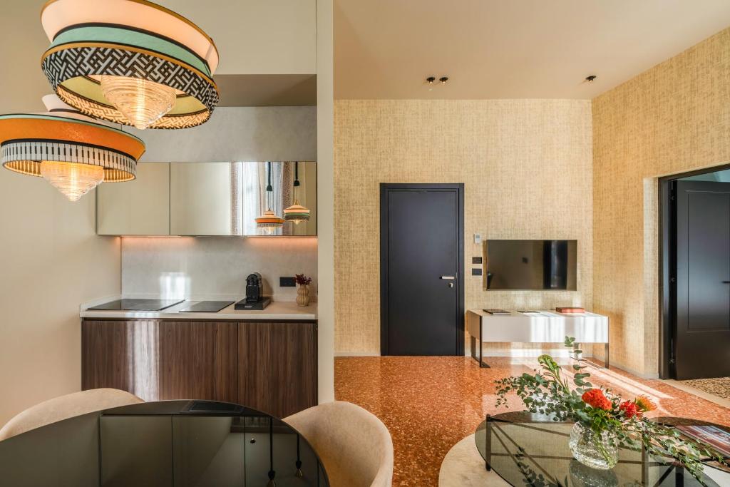 Palazzo Rota Luxury Apartments - Resim 19