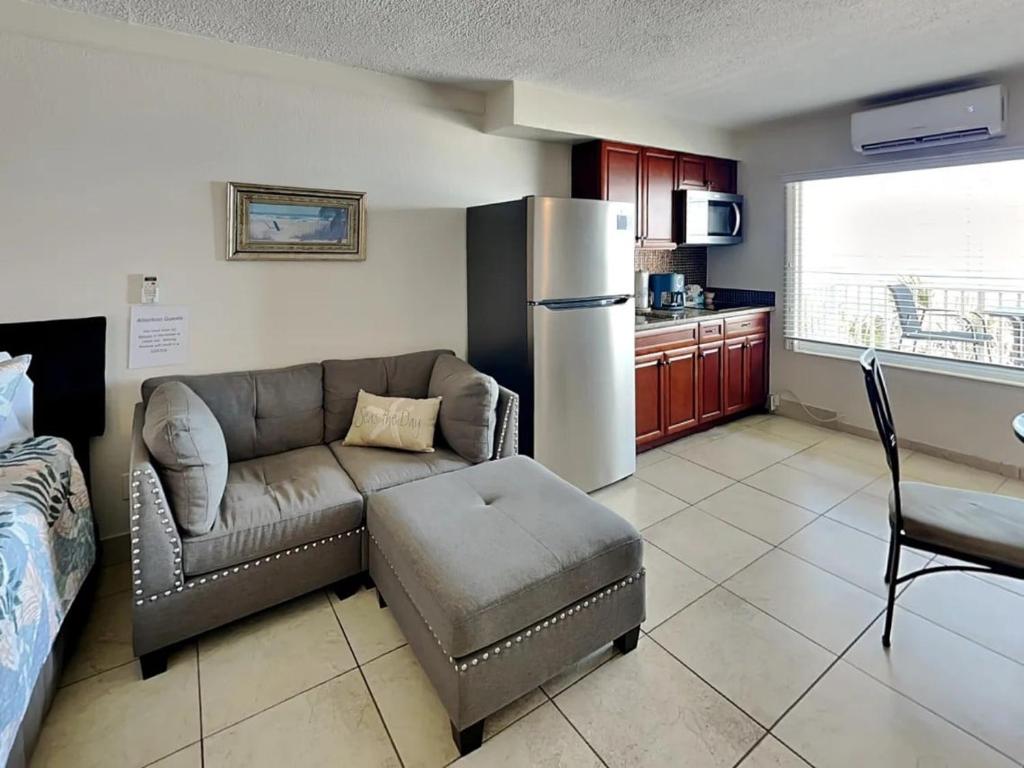 Кухня или мини-кухня в Ocean Jewels Club 363
