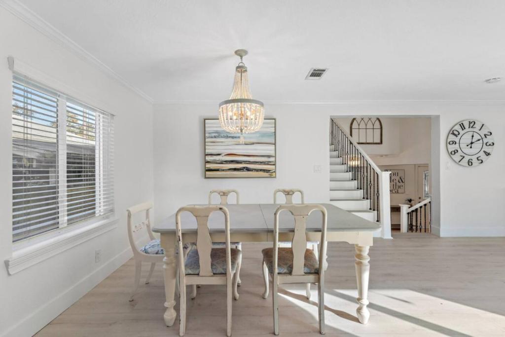 Ảnh trong thư viện ảnh của Cozy cottage in the heart of Kemah close to the boardwalk and bay ở Clear Lake Shores