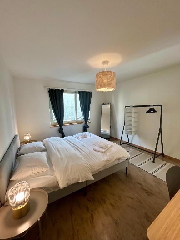 Basic 3BR Flat with Balcony in Zurich - Resim 17