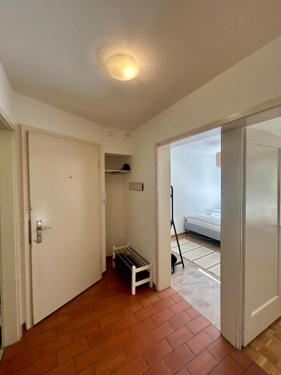 Basic 3BR Flat with Balcony in Zurich - Resim 16