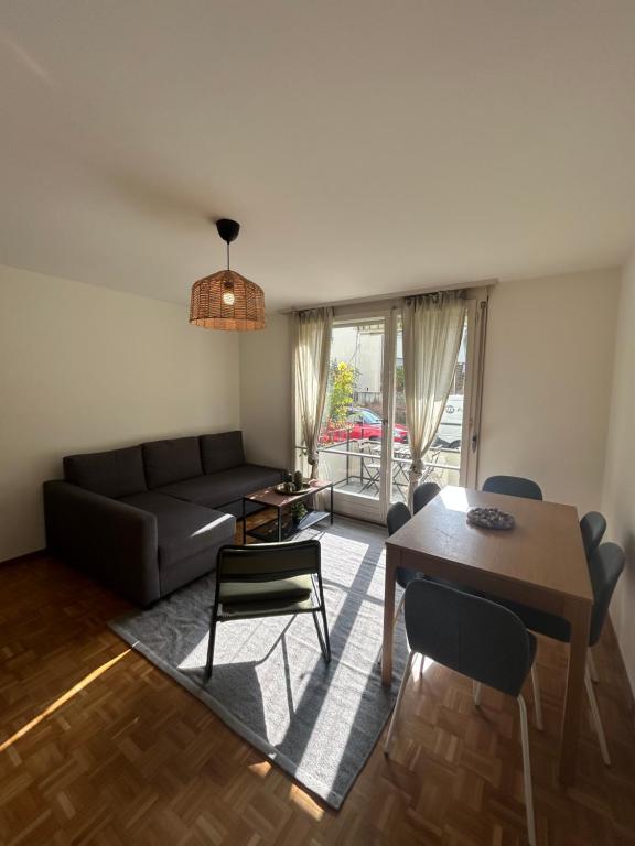 Basic 3BR Flat with Balcony in Zurich - Resim 4