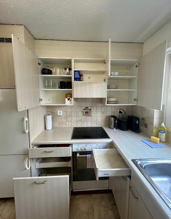 Basic 3BR Flat with Balcony in Zurich - Resim 23