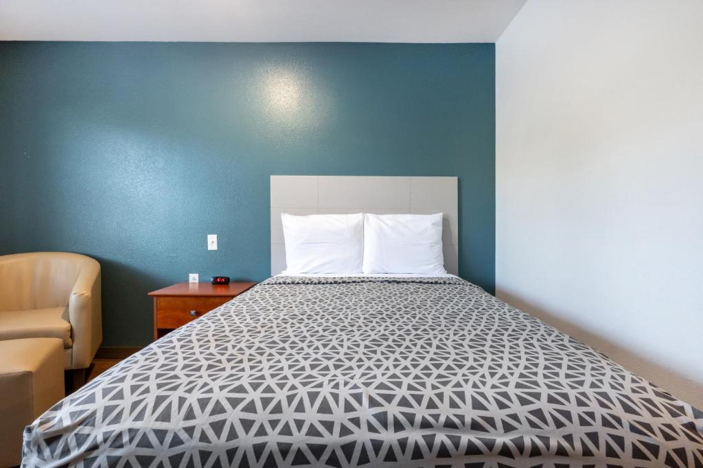 Woodspring Suites Huntsville/ Madison - Efficiency Queen Room - Accessible/Non-Smoking