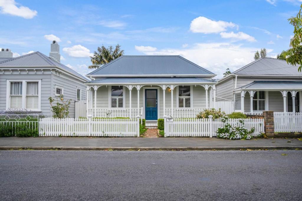 Το κτήριο όπου στεγάζεται  η παραθεριστική κατοικία