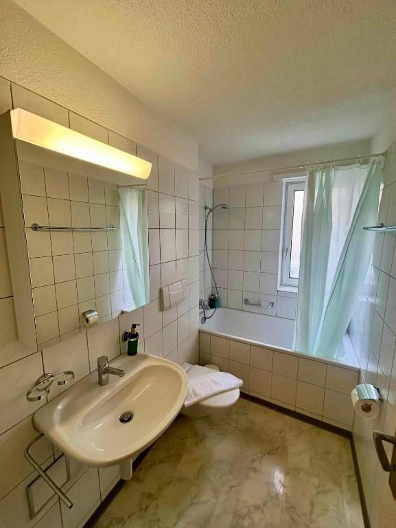 Basic 3BR Flat with Balcony in Zurich - Resim 27