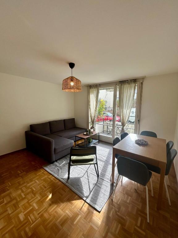 Basic 3BR Flat with Balcony in Zurich - Resim 8