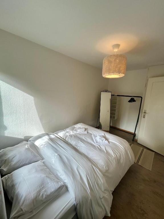 Basic 3BR Flat with Balcony in Zurich - Resim 32