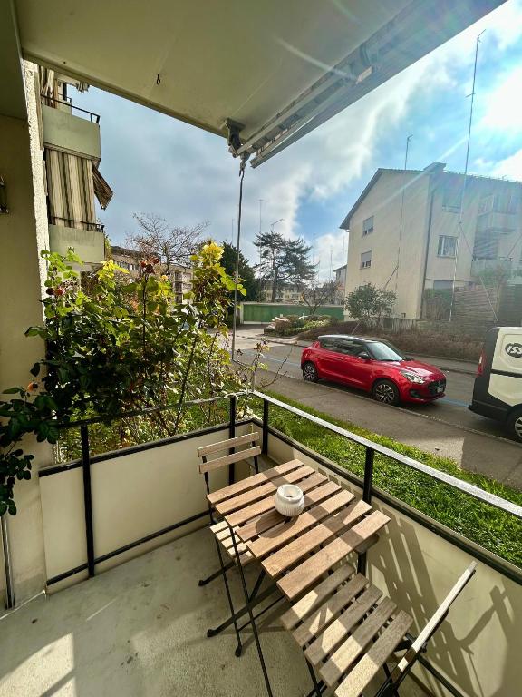 Basic 3BR Flat with Balcony in Zurich - Resim 33