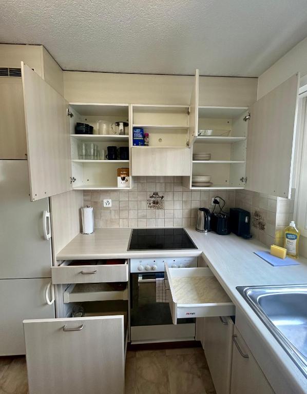 Basic 3BR Flat with Balcony in Zurich - Resim 38