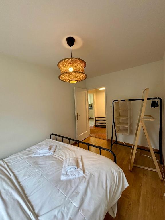 Basic 3-BR Apartment with Balcony Access - Resim 10