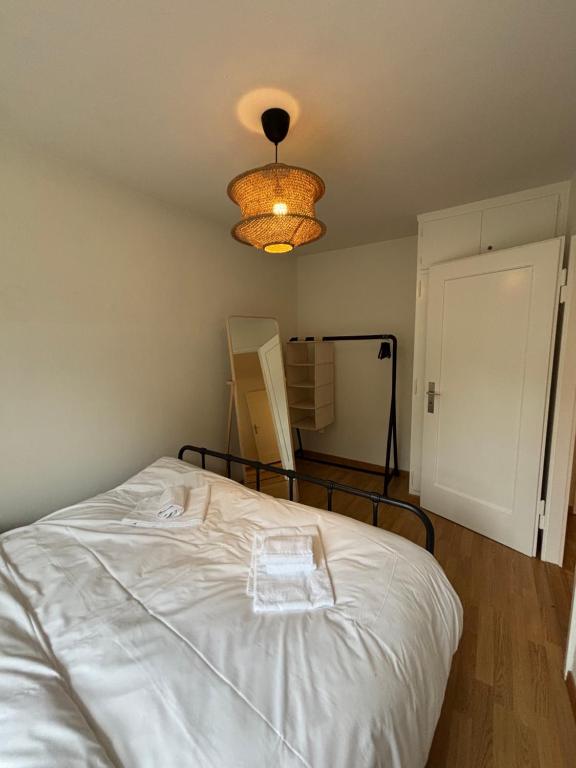 Basic 3-BR Apartment with Balcony Access - Resim 9