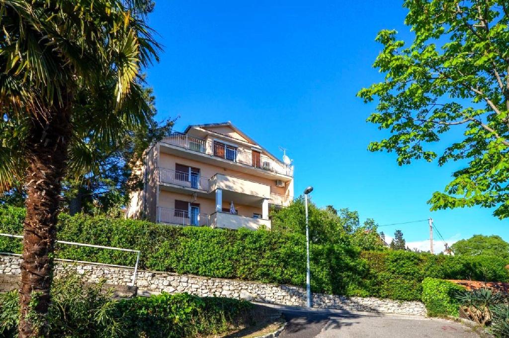 Budova, v ktorej sa apartmán nachádza