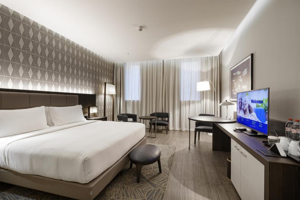 Postel nebo postele na pokoji v ubytování Doubletree By Hilton Pointe-Noire City Centre