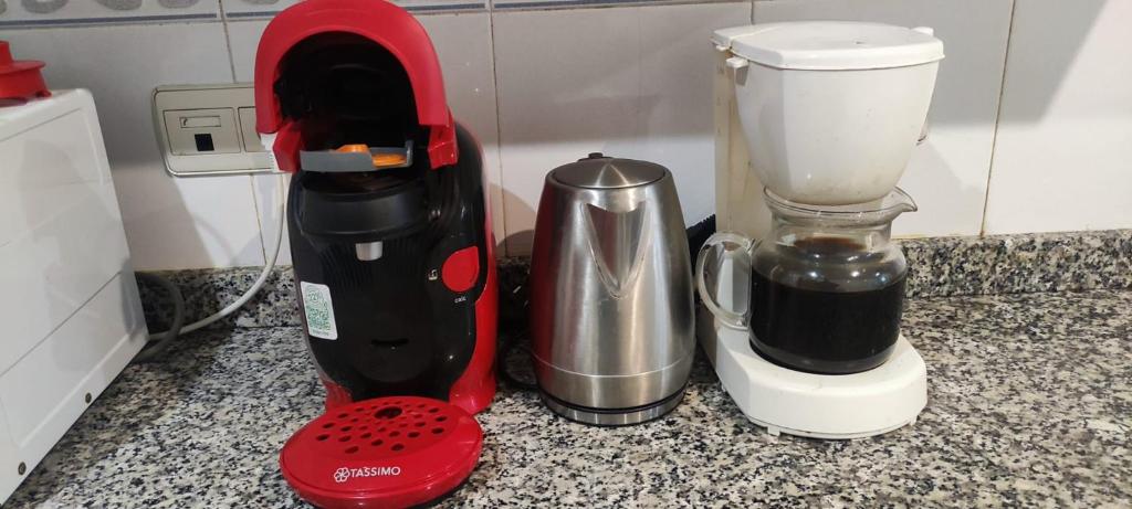 a kitchen counter with a mixer and a blender at Habitación en piso compartido in Terrassa