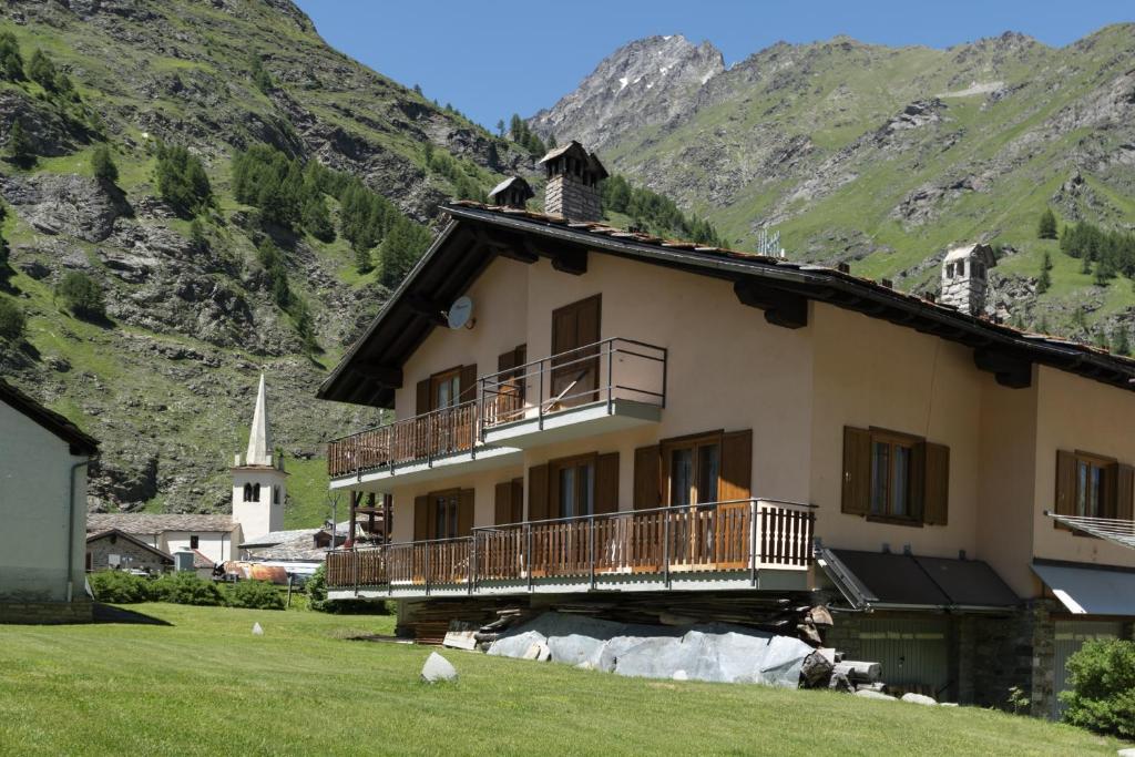Gallery image of Case Gran Paradiso Rhemes Notre Dame Bruil in Rhêmes-Notre-Dame