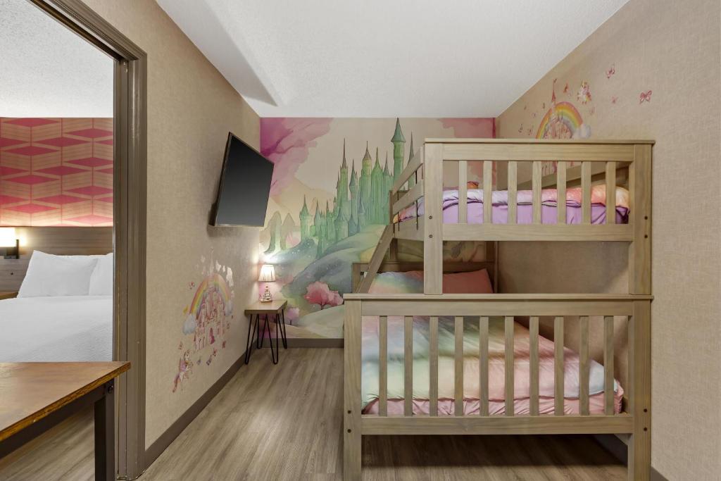 
Suite with Two Queen Beds, One Bunk Bed, Kitchenette - Non-Smoking/Princess Theme
