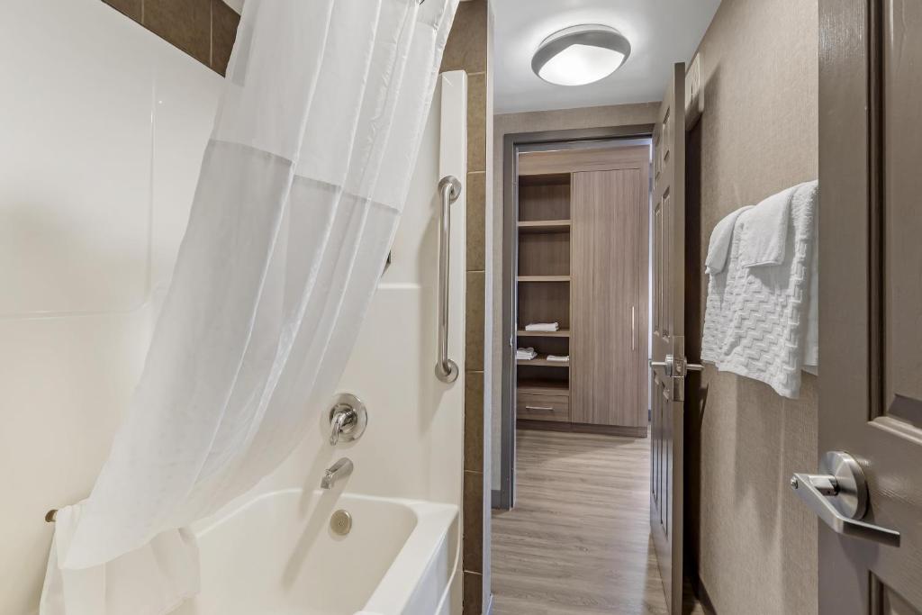 Best Western Plus West Edmonton - Resim 45