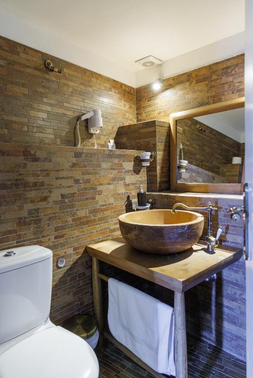 Lithos Stone Suites - 10