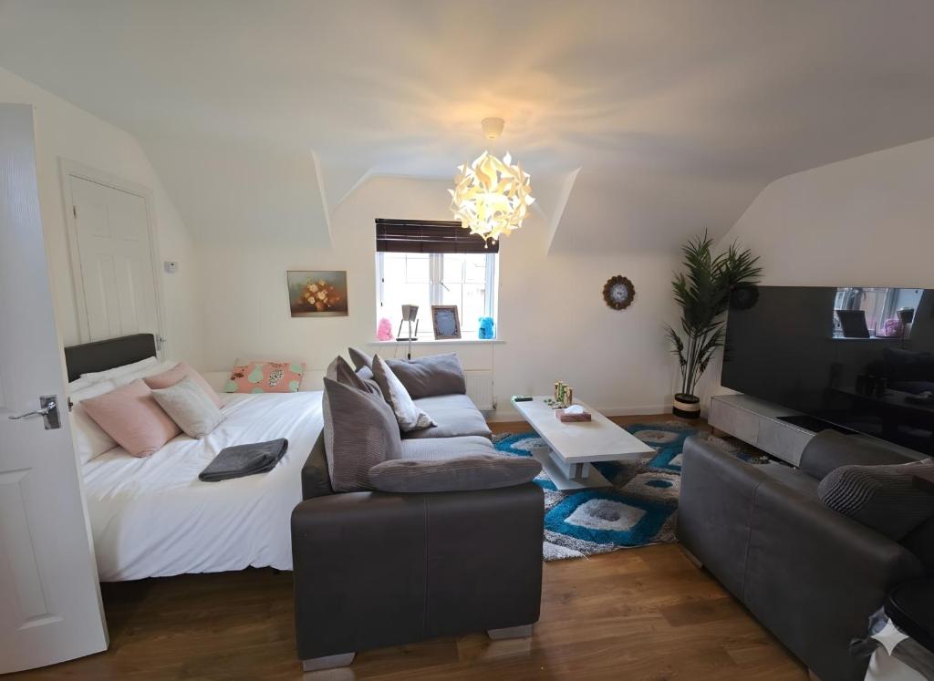 a living room with a couch and a table at Modern Beautiful Luxury Coach House Free Parking in Birmingham