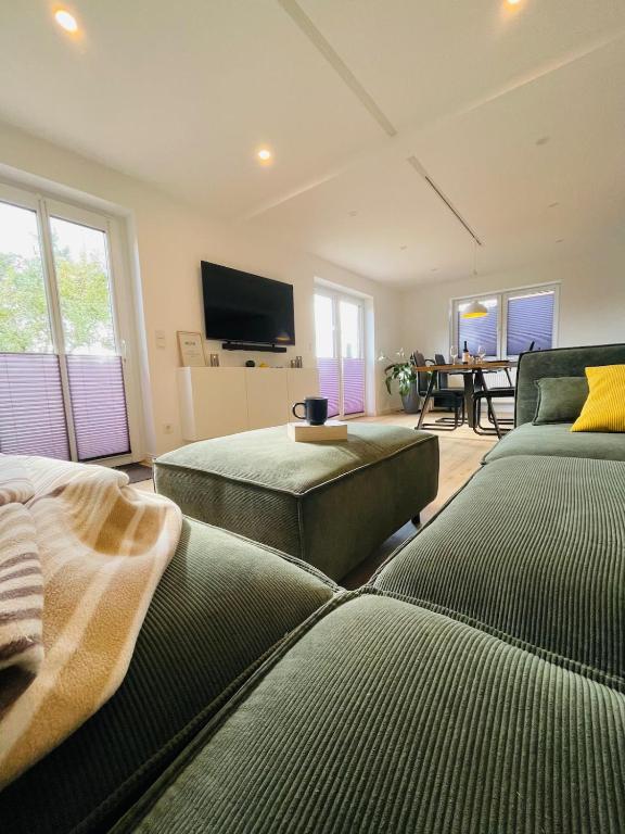 TV a/nebo společenská místnost v ubytování Modern saniertes Haus in Husum