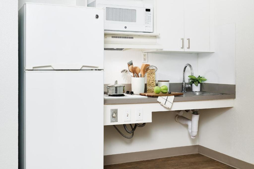InTown Suites Extended Stay Raleigh NC- Capital Blvd - Deluxe King Studio