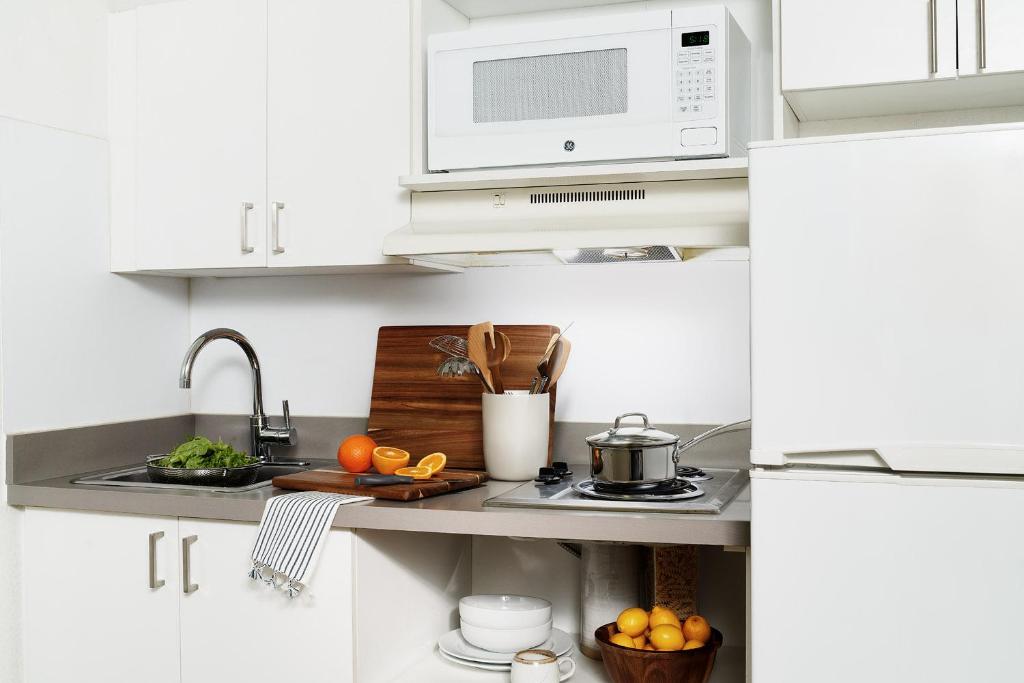 InTown Suites Extended Stay Raleigh NC- Capital Blvd - Queen Studio