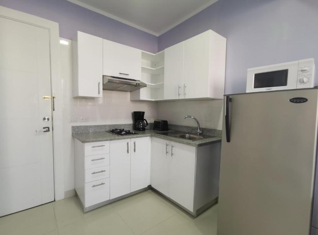 Η κουζίνα ή μικρή κουζίνα στο Condo 1bdr 1bth 210