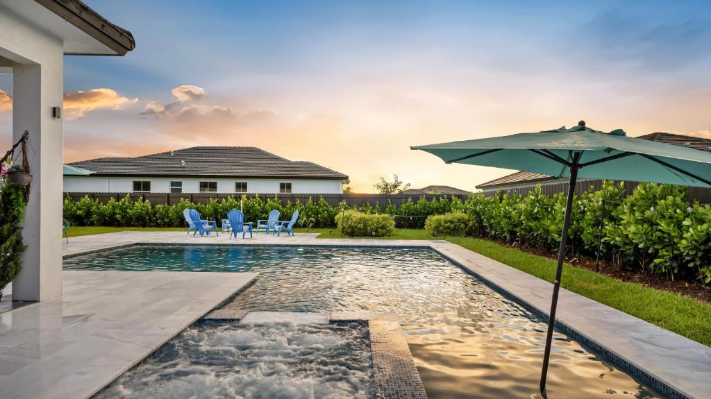 Hồ bơi trong/gần Villa Oasis with Pool Gateway to Miami & Keys