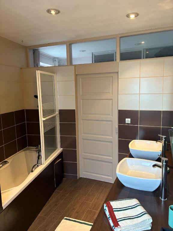 Le Grillen - 4 bedroom apartment - Centre – photo 8