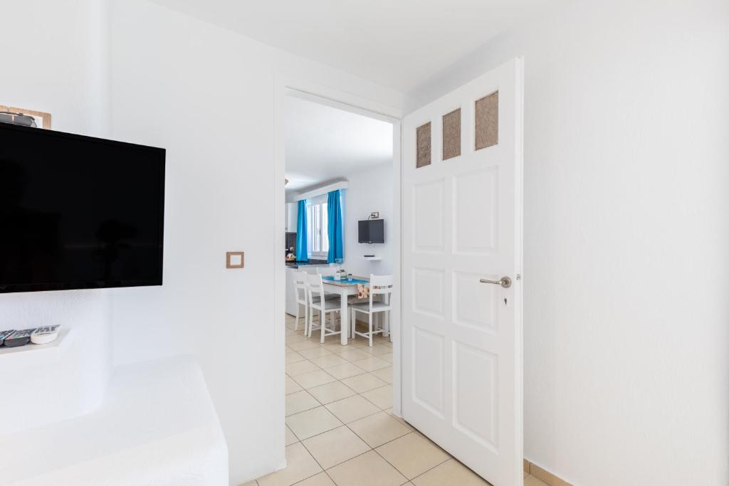 Mykonian Breeze - 12