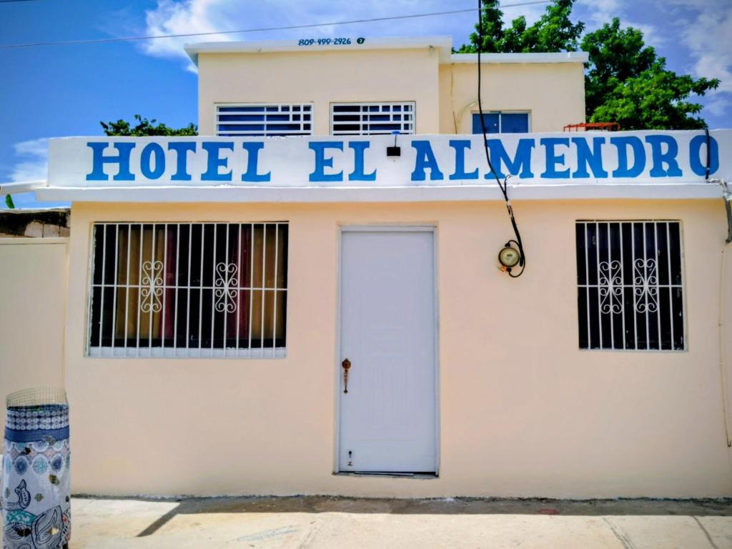 a building with a sign that reads hotel el salvador at Hotel El Almendro in Pedernales