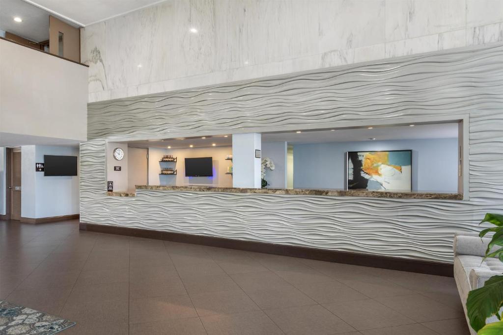 Best Western Palm Beach Lakes photo