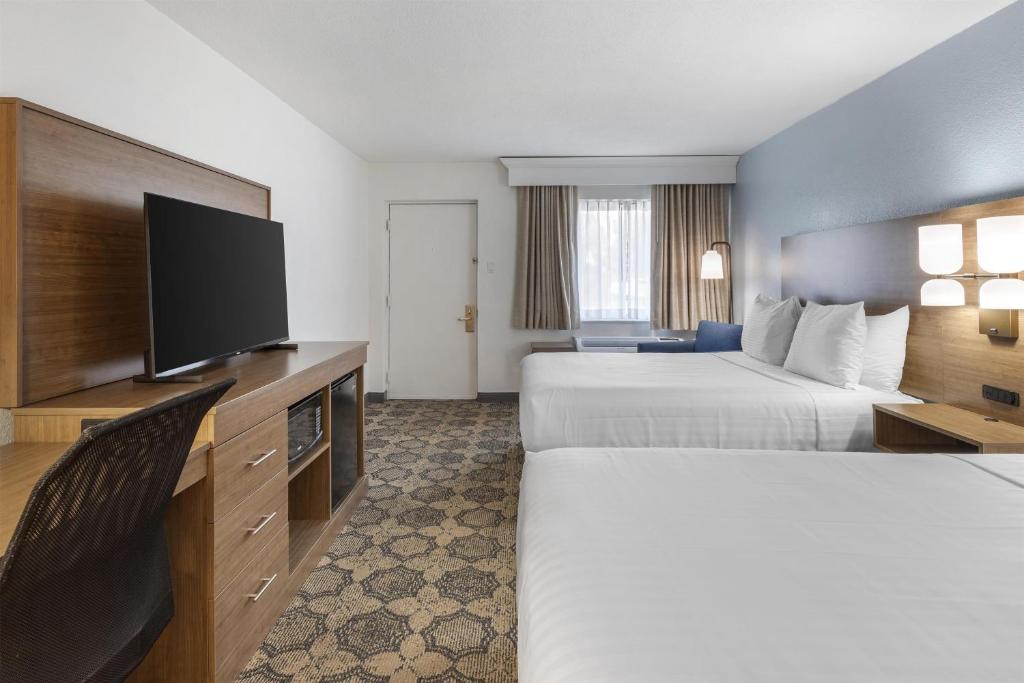 Best Western Palm Beach Lakes photo