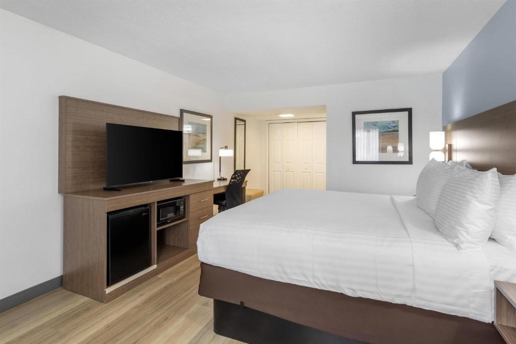 Best Western Palm Beach Lakes photo