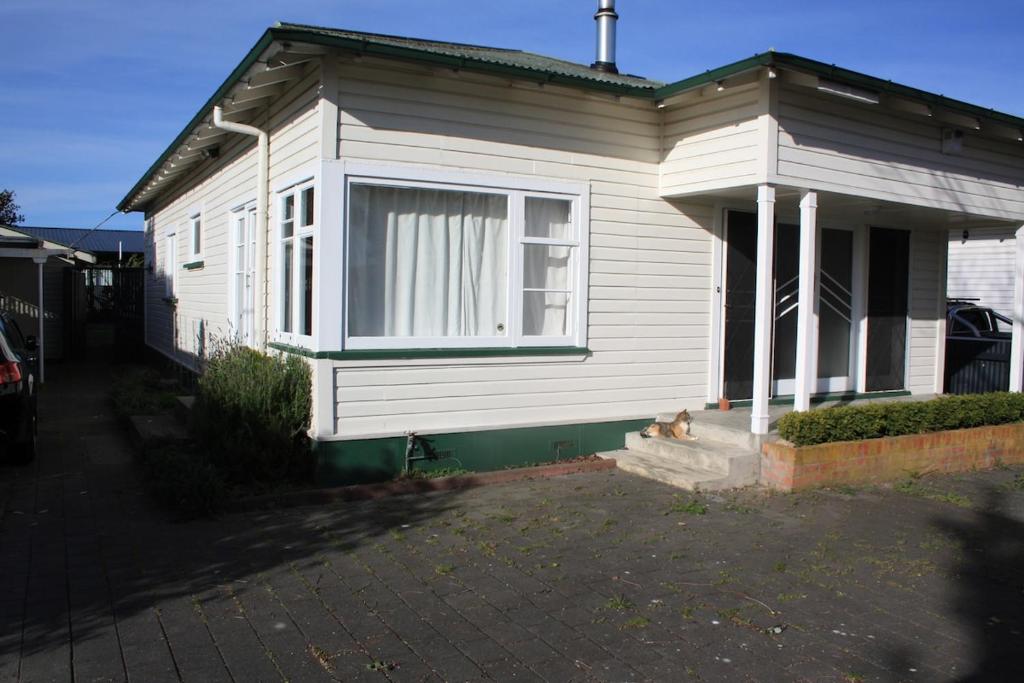 Hearth House - Character Family Home - Resim 4