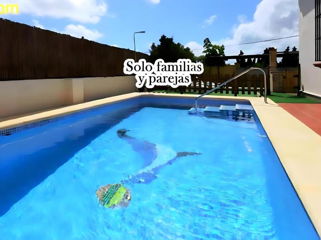 a swimming pool in a house with blue water at Chalet con piscina privada solo familias y parejas in Roche