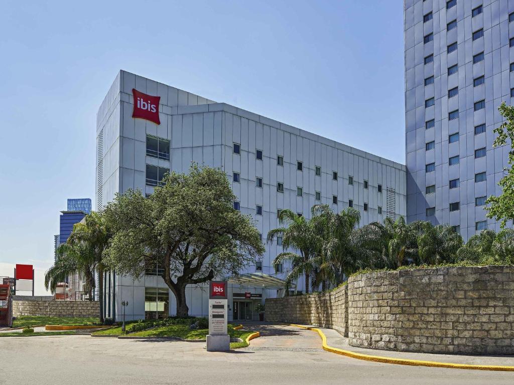 a large building with a hotel sign in front of it at Ibis Monterrey Valle in Monterrey