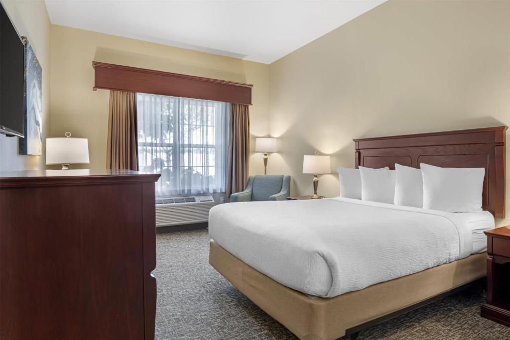 Sustainability certification Best Western Plus Fredericton Hotel & Suites - Queen-Zimmer Mit Barrierefreier Dusche - Rollstuhlgerecht/Nichtraucher