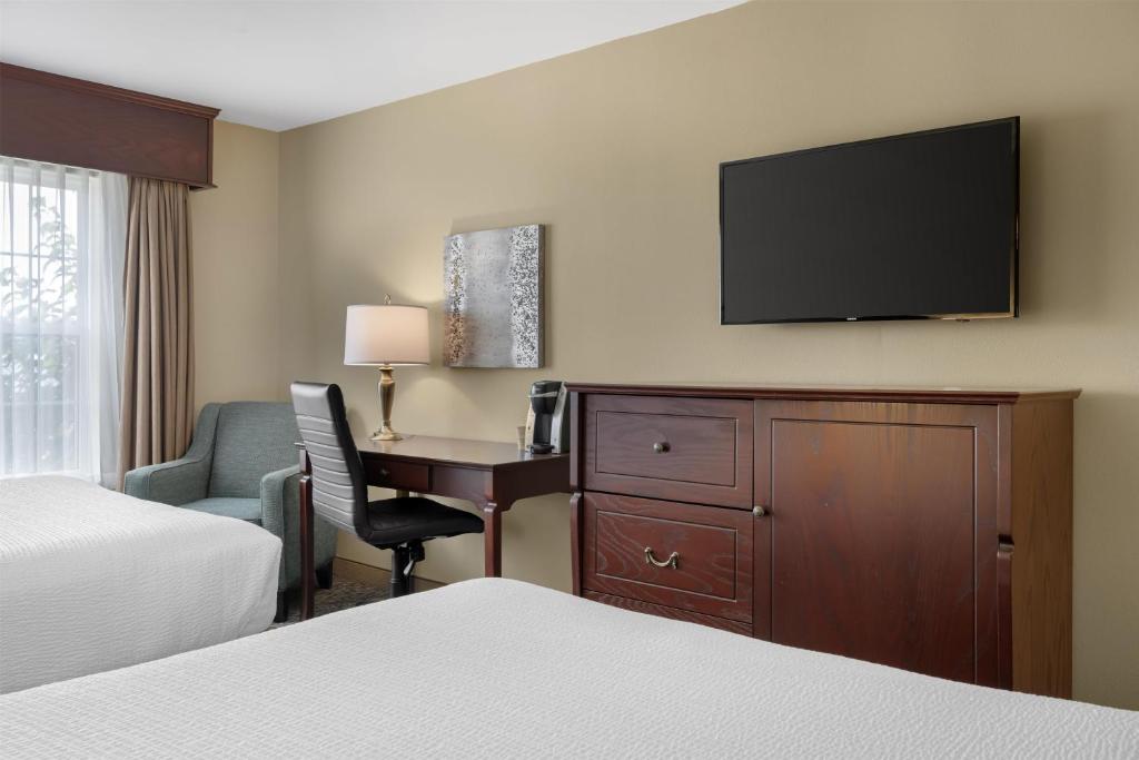Sustainability certification Best Western Plus Fredericton Hotel & Suites - Queensuite Mit Zwei Queensize-Betten, Schlafsofa, Sitzbereich Und Regendusche - Nichtraucher
